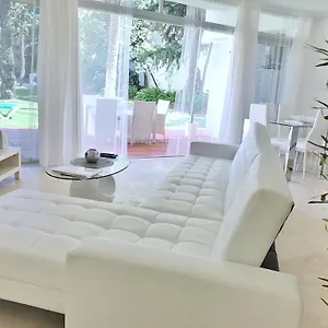 Vivaldi Boutique Jardines Del Mar , Marbella España